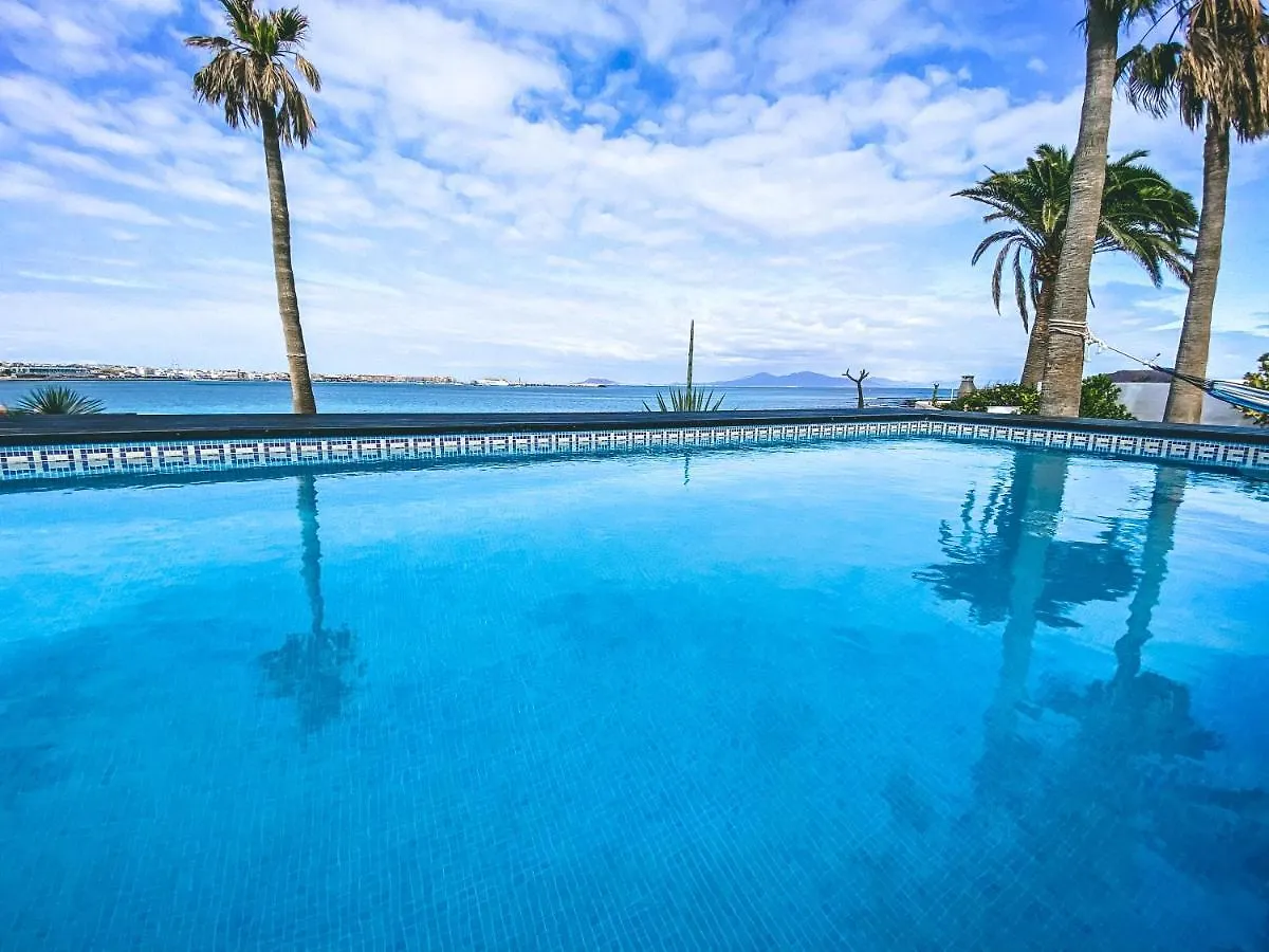 Villa Los Flamencos By Veaco- Beachfront & Pool Corralejo
